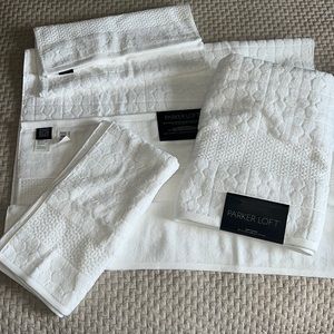 Parker Loft brand towel set 4 pieces. New!
